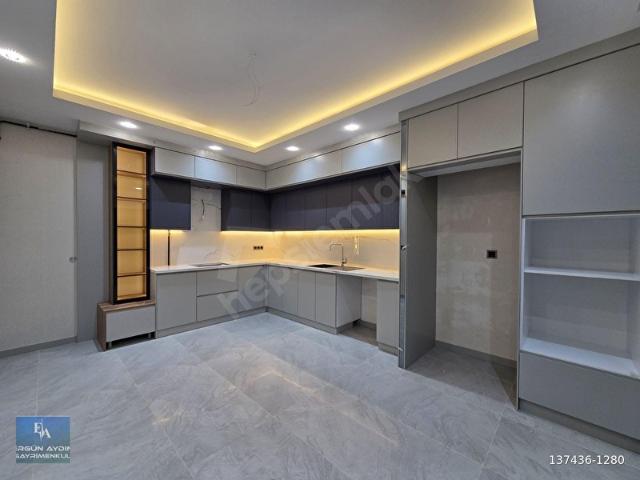 ERGÜN AYDINDAN Rezidanslar Bölgesinde 3+1 190m2 Arakat Daire