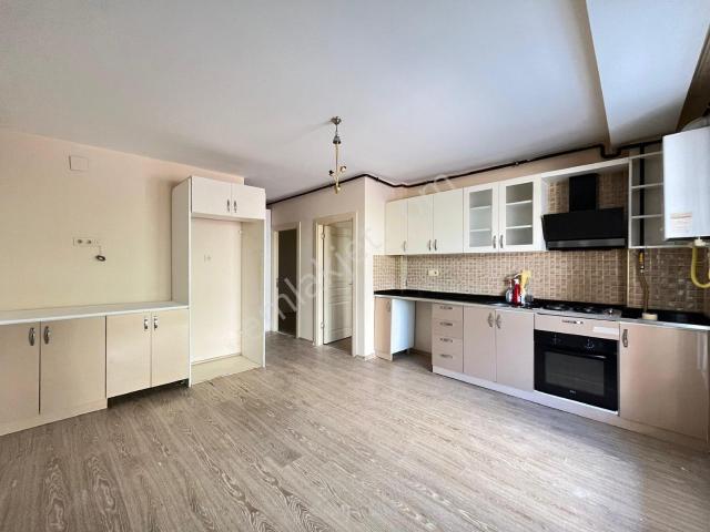 Ergün' Den 2+1 Kiralık Daire Doğalgazlı Balkonlu Merkezi Konum