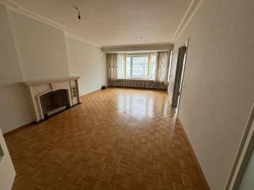 Erg ruim en recent gerenoveerd appartement te huur op de zevende verdieping te Koningsstraat Oostende!
