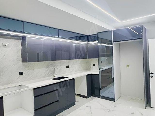 ERGENEKON MAHALLESİNDE GARAJIN ARKDASINDA ULTRALÜKS 2+1 DAİRE