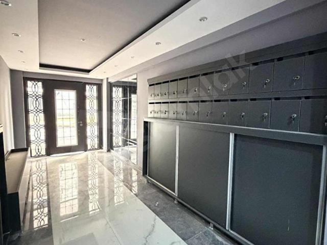 Ergenekon Mahallesi'nde Havuzlu, 2+1 Kapalı Mutfak Satılık Daire