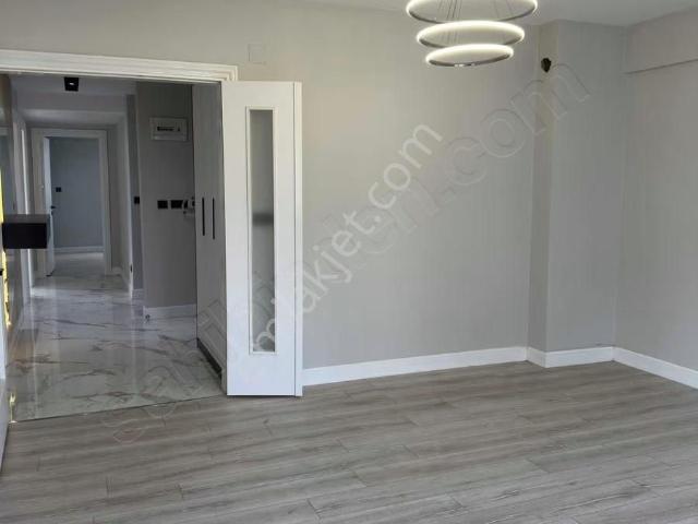 Ergenekon Mahallesinde Satılık 3+1 Daire