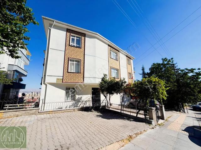 Ergenekon Suadiye Caddesi Paraleli Bahçeli Kot 3+1