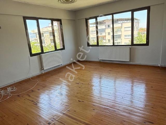 Ergenekon'da Fatih Cad. Üzerinde Harika Konum 3+1 Kiralık Daire
