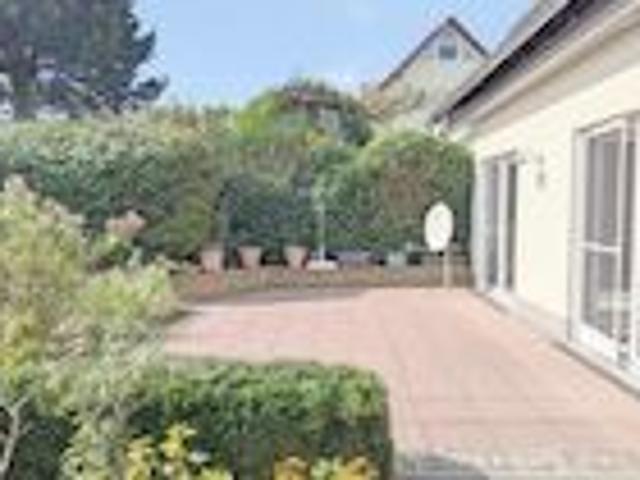 Erholung am Stadtrand: DHH mit Garten in Kleinnaundorf