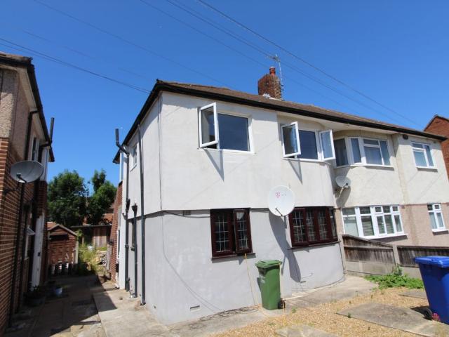 Erith Crescent, Romford RM5, 2 bed flat to rent, £1,595 pcm | PrimeLocation