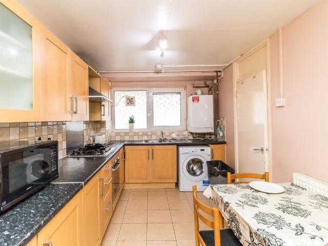Eric Street, London E3, 4 bed maisonette to rent, £3,400 pcm | PrimeLocation