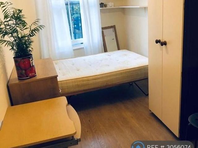 Eric Street, London, E3 5 bed flat to rent £2,850 pcm £658 pw