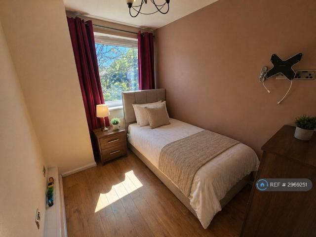 Ericcson Close, London, SW18 1 bed in a house share to rent £825 pcm £190 pw
