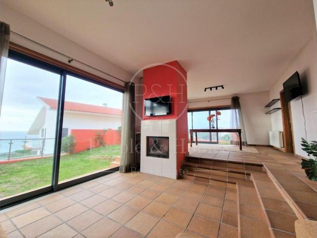 Ericeira. Moradia T3. Vista de mar e jardim privativo