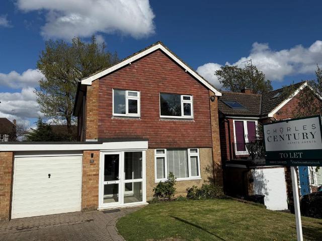 Eridge Gardens, Crowborough TN6 3 bed detached house to rent £1,900 pcm £438 pw