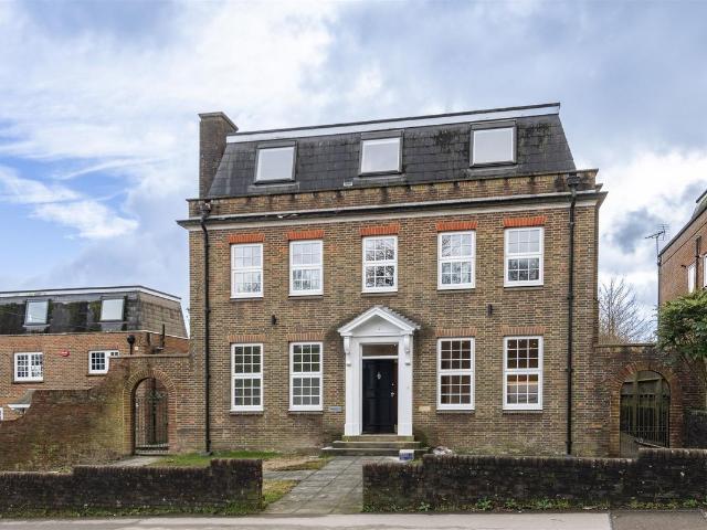 Eridge Road, Crowborough TN6, 2 bed flat to rent, £1,475 pcm | PrimeLocation