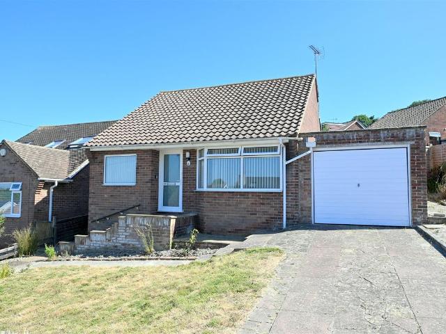 Eridge Road, Rodmill, Eastbourne BN21, 2 bed detached bungalow to rent, £1,350 pcm | PrimeLocation