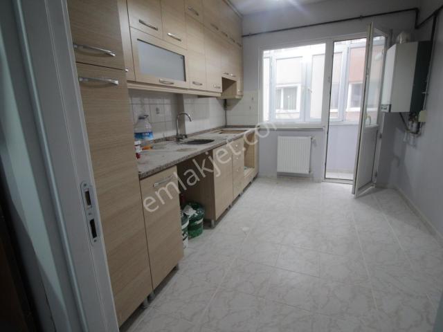 Şerifali Şanlı Caddesinde 4 Bloklu Sitede Temiz 3+1 Daire