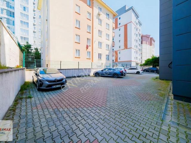 Şerifali'de Finans Merkezine Yakın, Geniş 2+1 Satılık Daire