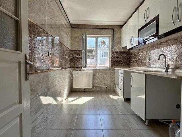 Erikli Esenevler Metro Dibinde 2+1 130 M2 Ara Kat Kiralık Daire