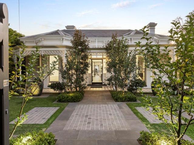 'Erina' c.1880: Enter World Class Living with a Balance Between Victorian Era Grandeur and High End Contemporary Liveability