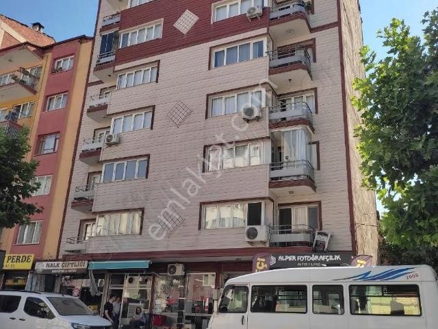 Erkuş Gayrimenkul'den Halk Caddesinde 3+1 Kiralık Daire