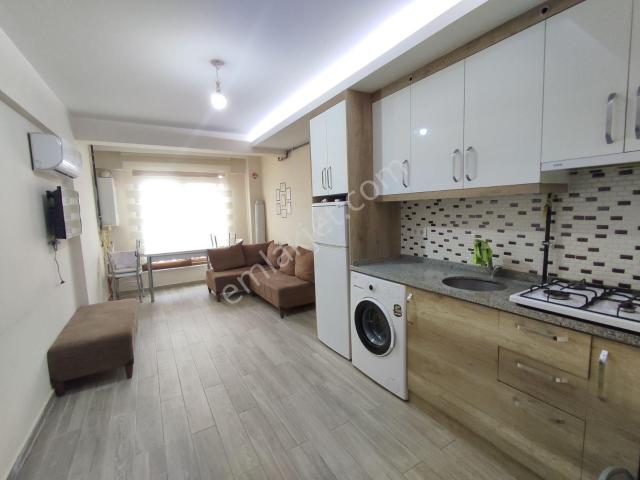Erkuş Gayrimenkul'den Sağlık Hastanesine Yakın 1+1 Eşyalı Apart