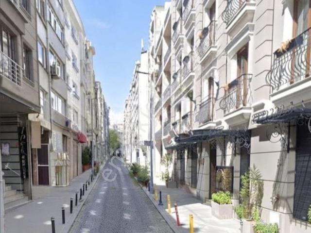 Erkutun'dan, Osmanbey Nakiye Elgun Sokak'ta Kiralık Daire