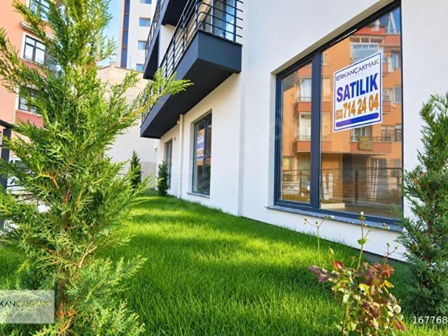 ERKAN ÇAKMAK'tan Cadde Yakını Bahçe Kullanımlı Yüksek Giriş.