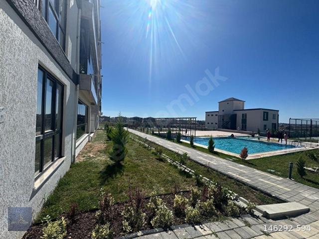 ÇERKEZKÖY TEPE DE LÜKS HAVUZLU SİTE İÇİNDE 2+1 DAİRE