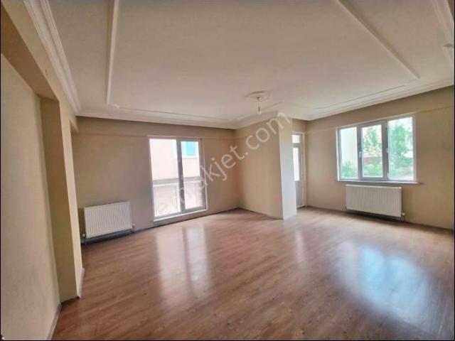 Çerkezköy Fatih Mahallesinde 2+1 Arakat Kiralık Daire