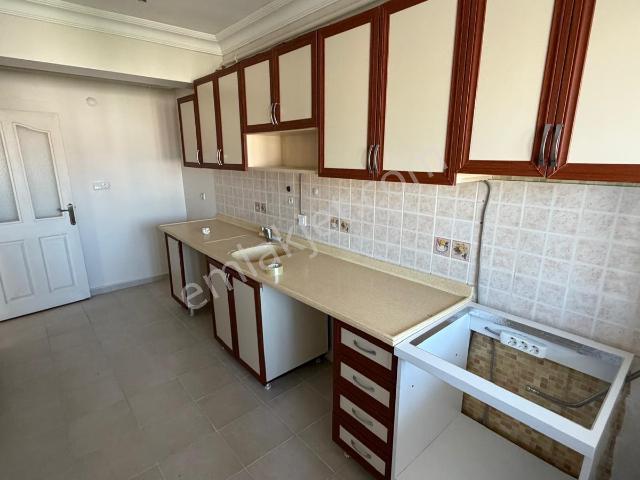 Çerkezköy Merkezde Çarşıya Yakın Kiralık 3+1 Daire