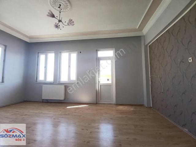 Erkilet Osmangazi'de Kombili Yapılı Arakat Satılık Daire