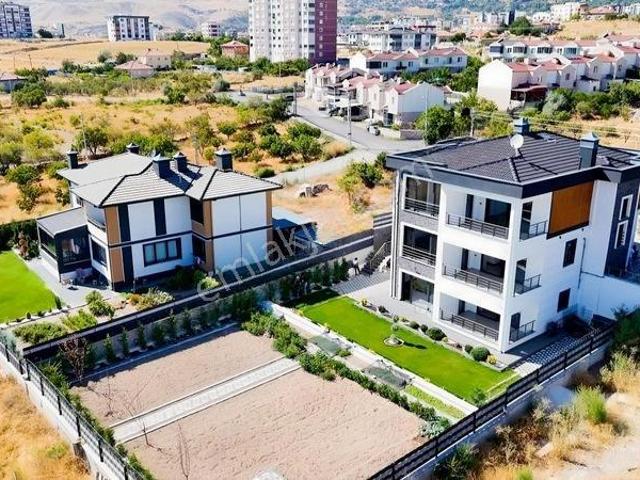Erkilet'te Erciyes Manzaralı 8+1 Ultra Lüks Satılık Harika Villa