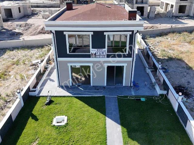 Erkilet'te Manzaralı Özel Yapılı 4.5+1 Eşsiz Villa