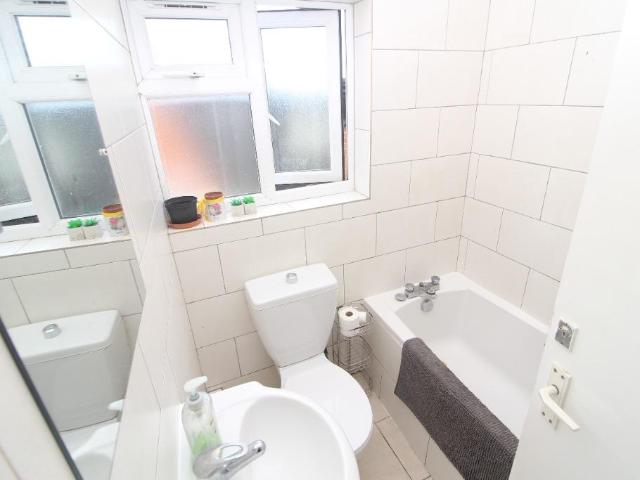 Erleigh Road, Reading, RG1 4 bed flat to rent £2,400 pcm £554 pw