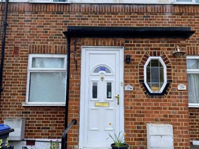 Errol Gardens, New Malden 2 bed maisonette to rent £1,750 pcm £404 pw