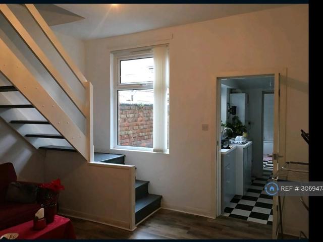 Errol St, Middlesbrough, TS1 3 bed terraced house to rent £800 pcm £185 pw