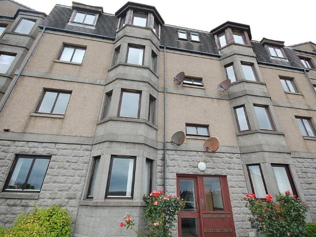 Erroll Street, City Centre, Aberdeen. 2 bed flat to rent £750 pcm £173 pw