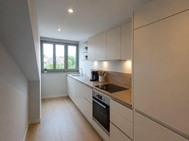 Erstbezug 3.5 Zimmer Dachgeschosswohnung rechts im 4. OG mit Lift