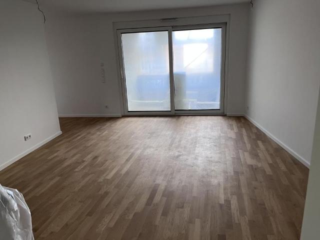 Erstbezug 3 Zimmerwohnung Merianstraße 4. OG Einbauküche Parkett Loggia Stellplatz