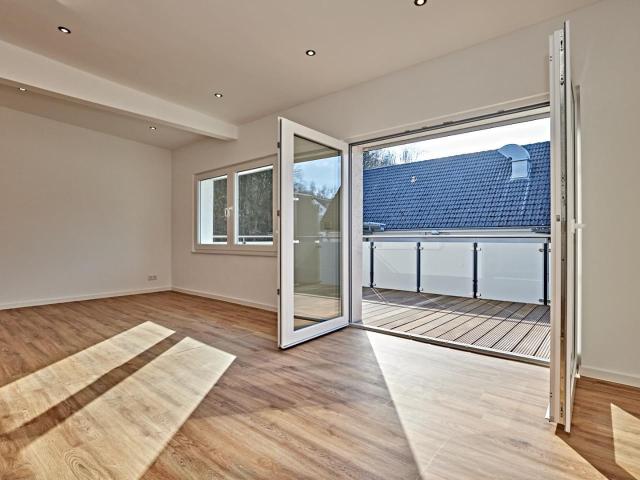 Erstbezug! 3 Zimmerwohnung mit Gäste WC, XXL Balkon und PKW Stellplatz