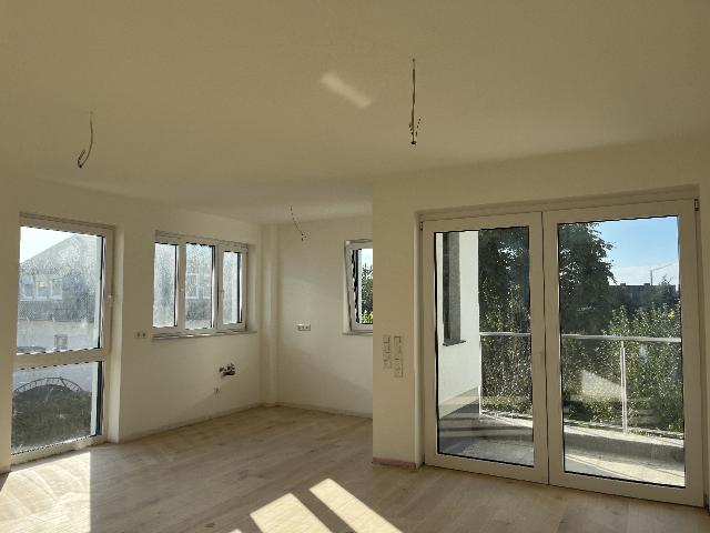 Erstbezug: 3 Zimmer Wohnung im Obergeschoss mit Balkon