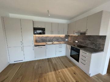 ! ERSTBEZUG ! 3 Zimmer Wohnung inkl. Einbauküche und großem Balkon nahe Bahnhof Tullnerfeld