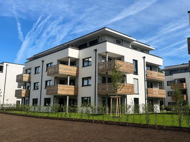 Erstbezug 3 Zimmer Wohnung mit großem Balkon, Niedrigenergiehaus KFW 40 mit eigener PV Anlage!