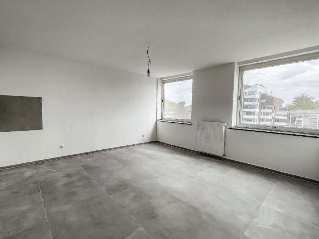 ERSTBEZUG – 2,5 Zimmer – Aufzug – Bermudadreieck / Schauspielhaus