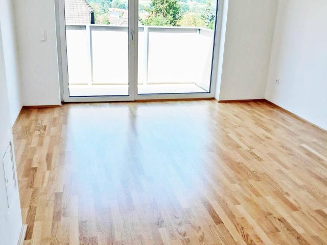 Erstbezug 2 Zimmer mit Balkon!
