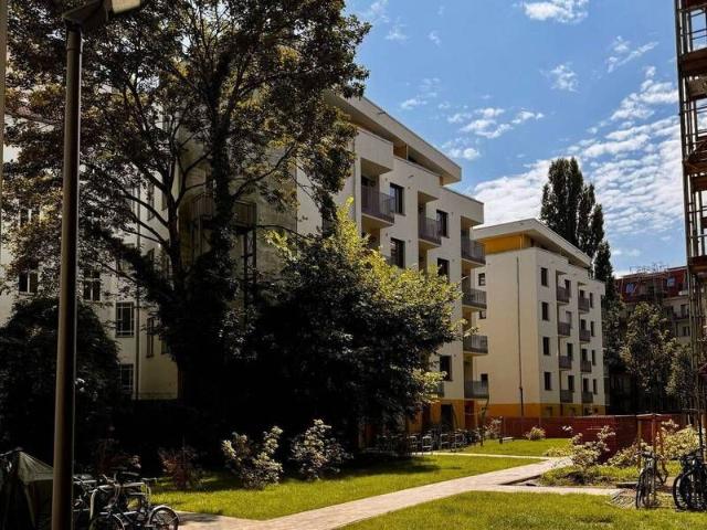 Erstbezug: 2 Zimmer Neubau Penthouse mit 21 m² Sonnenterrasse, Einbauküche & Aufzug