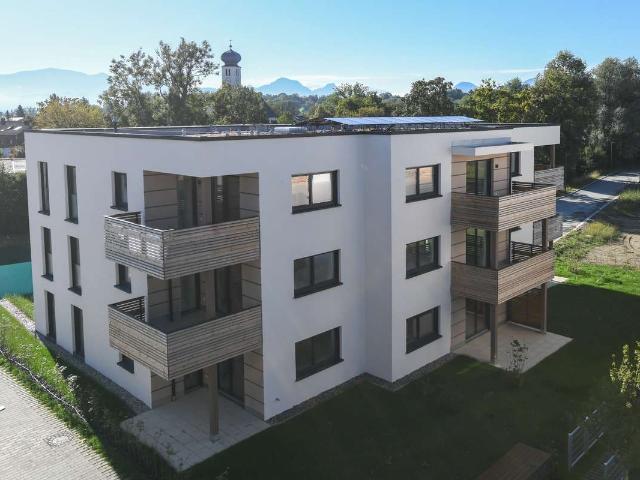 Erstbezug 2 Zimmer Wohnung mit großer Terrasse, Niedrigenergiehaus KFW 40 mit eigener PV Anlage!