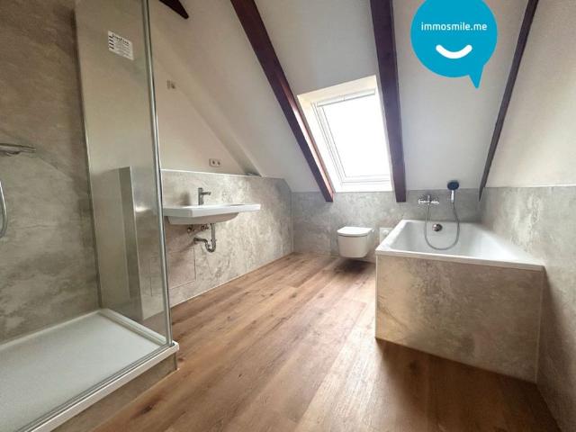 ERSTBEZUG • 4 Zimmer • Dachgeschoss Wohnung • Balken und Schrägen • mit Carport • in Schönau