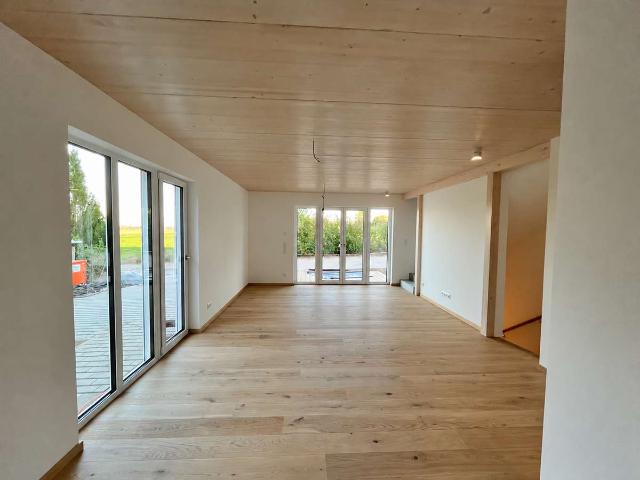 Erstbezug 4 Zimmer Niedrigenergie Reiheneckhaus mit gehobener Ausstattung, Terrasse + Garten