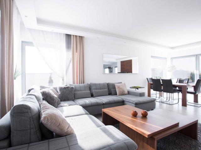 ERSTBEZUG: 4 Zimmer Wohnung mit Eigengarten und idealem Wohnkonzept