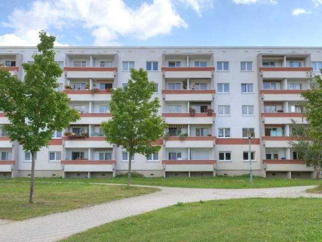 ERSTBEZUG / 4 Raum Wohnung in ruhigem Haus!