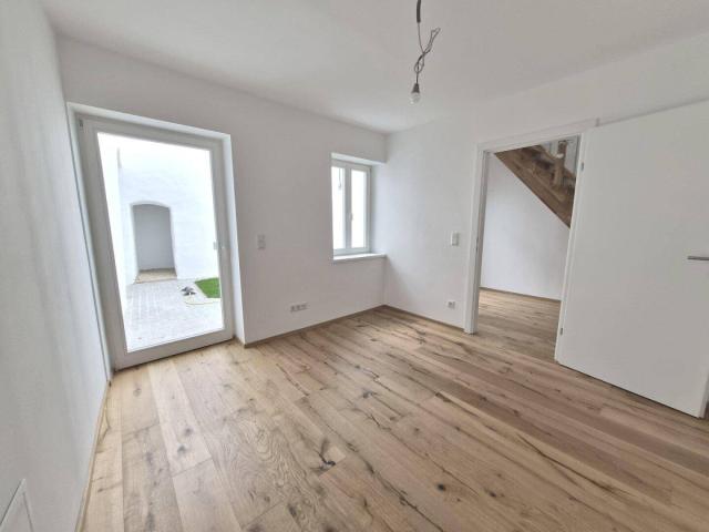 Erstbezug 70m2 neusanierte Altbauwohnung mit eigenem Garten